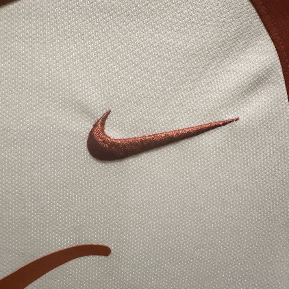 Nike Elite Texas Longhorns Dri-FIT Long Sleeve On-Court Basketball Warm-up Shirt - Picture 4 of 9